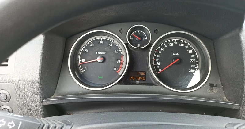 Opel Zafira cena 8900 przebieg: 258000, rok produkcji 2006 z Gdynia małe 154